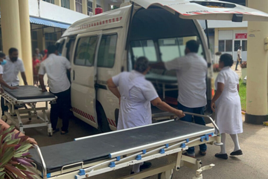 கண்டி வீதியின் தெல்கொட பகுதியில் கோர விபத்தில் சிறுமி உட்பட மூவர் உயிரிழப்பு!